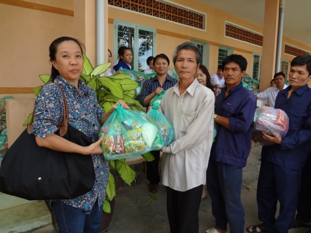 Đoàn từ thiện Đạo Phật Ngày Nay thăm và tặng quà tại Trung Tâm Bảo Trợ Xã Hội Tân Hiệp, tỉnh Bình Phước