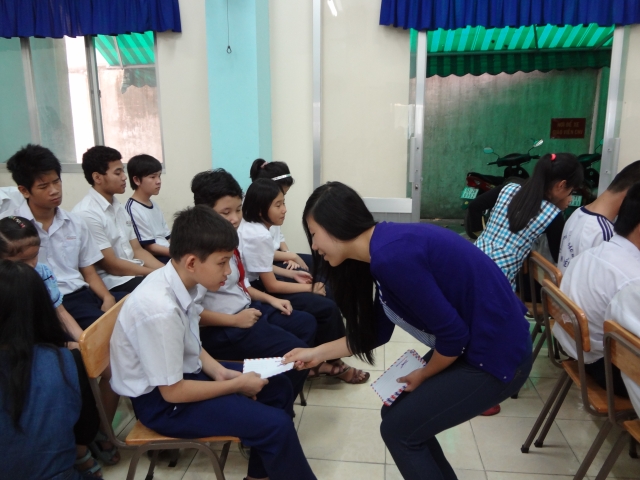 Đoàn từ thiện Đạo Phật Ngày Nay tặng quà tại Trường khiếm thị Nguyễn Đình Chiểu và Trung tâm Giáo dục Dạy nghề Thiếu niên TP. HCM