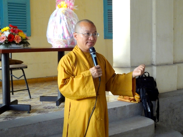 Đoàn từ thiện Đạo Phật Ngày Nay tặng quà tại Trường khiếm thị Nguyễn Đình Chiểu và Trung tâm Giáo dục Dạy nghề Thiếu niên TP. HCM