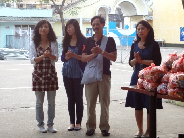 Đoàn từ thiện Đạo Phật Ngày Nay tặng quà tại Trường khiếm thị Nguyễn Đình Chiểu và Trung tâm Giáo dục Dạy nghề Thiếu niên TP. HCM