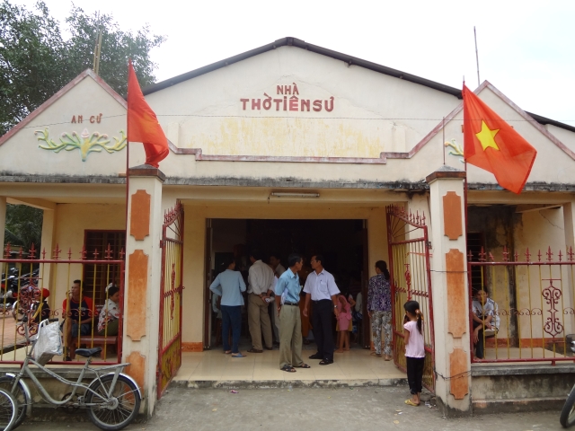 Đoàn từ thiện Đạo Phật Ngày Nay tặng quà và thuyết giảng tại TP. Cần Thơ