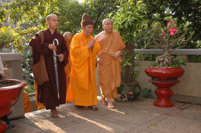 Chùm ảnh: Lễ tưởng niệm Tổ sư Minh Đăng Quang vắng bóng - Ngày thứ 1
