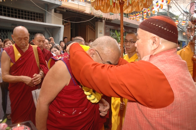 Tăng đoàn tu viện Namgyal - Dharamsala thăm Viên Thông tự