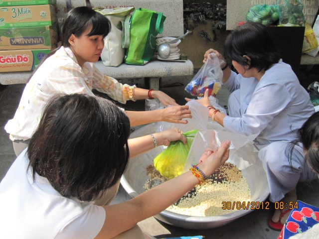 TP. HCM: Quan Âm tu viện thăm viếng Nghĩa Trang Liệt Sĩ Củ Chi nhân ngày 30/04