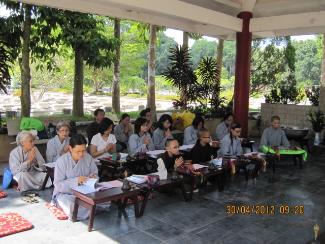 TP. HCM: Quan Âm tu viện thăm viếng Nghĩa Trang Liệt Sĩ Củ Chi nhân ngày 30/04