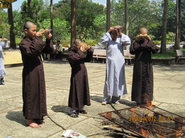 TP. HCM: Quan Âm tu viện thăm viếng Nghĩa Trang Liệt Sĩ Củ Chi nhân ngày 30/04