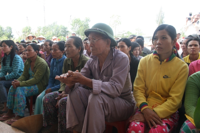 Đoàn từ thiện Đạo Phật Ngày Nay tại hai xã An Phúc và Định Thành A thuộc tỉnh Bạc Liêu