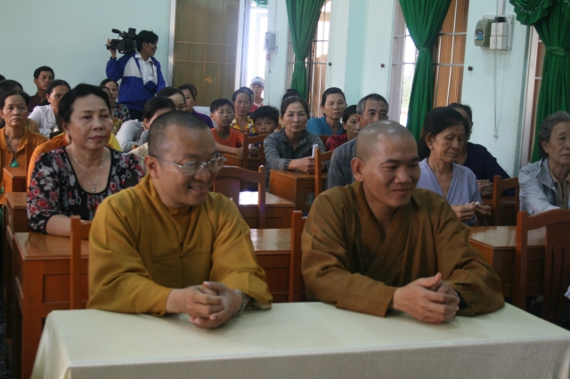 Đoàn từ thiện Đạo Phật Ngày Nay tại hai xã An Phúc và Định Thành A thuộc tỉnh Bạc Liêu