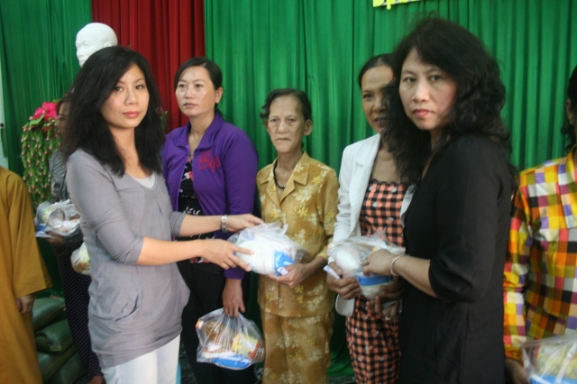 Đoàn từ thiện Đạo Phật Ngày Nay tại hai xã An Phúc và Định Thành A thuộc tỉnh Bạc Liêu