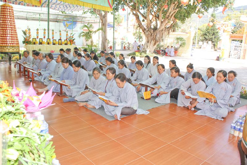 Lâm Đồng: Chùa Giác Hải tổ chức lễ tạ đàn Dược Sư Thất Châu và Thế phát cho Phật tử