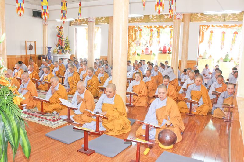 Lâm Đồng: Chùa Giác Hải tổ chức lễ tạ đàn Dược Sư Thất Châu và Thế phát cho Phật tử