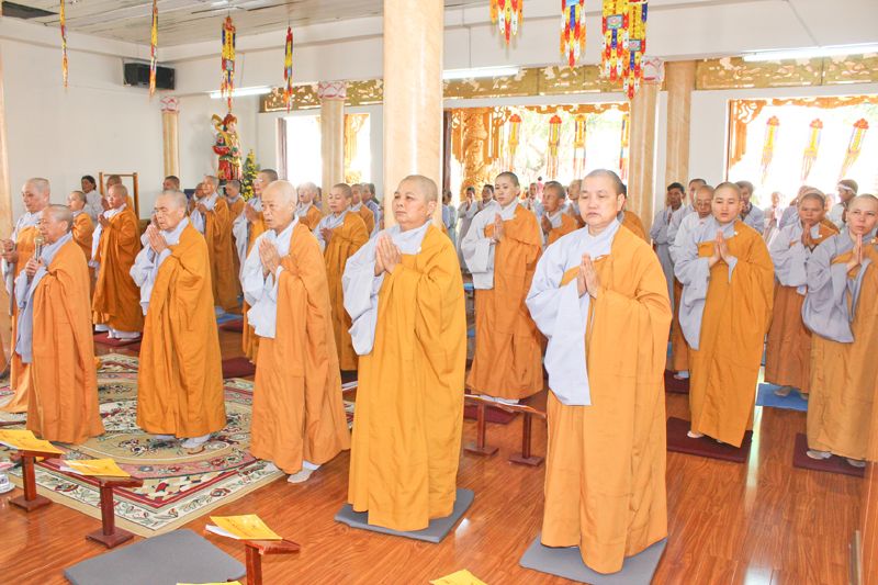 Lâm Đồng: Chùa Giác Hải tổ chức lễ tạ đàn Dược Sư Thất Châu và Thế phát cho Phật tử