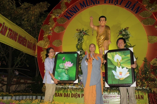 Quan Âm Tu Viện Trao Giải Thiết Trí Bàn Thờ Phật Đản Tại Tư Gia