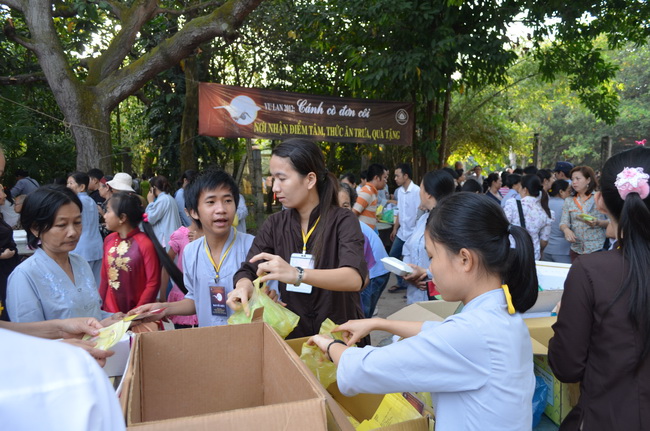 Viện Chuyên Tu, hơn 10.000  nam Nữ Phật tử về tham dự “Lễ Hội Vu Lan”