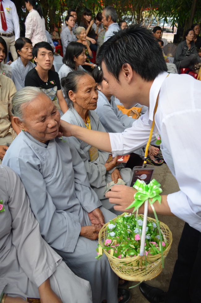Viện Chuyên Tu, hơn 10.000  nam Nữ Phật tử về tham dự “Lễ Hội Vu Lan”