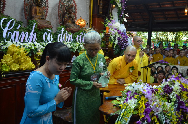 Viện Chuyên Tu, hơn 10.000  nam Nữ Phật tử về tham dự “Lễ Hội Vu Lan”
