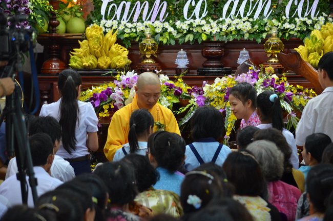 Viện Chuyên Tu, hơn 10.000  nam Nữ Phật tử về tham dự “Lễ Hội Vu Lan”