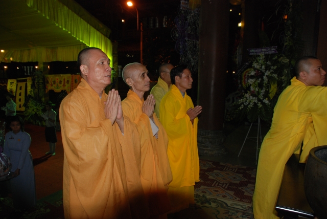 Thầy Tuệ Sỹ, thầy Lê Mạnh Thát cùng đến thọ tang cố HT. Thích Minh Châu