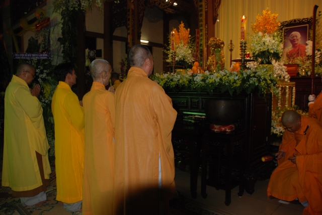 Thầy Tuệ Sỹ, thầy Lê Mạnh Thát cùng đến thọ tang cố HT. Thích Minh Châu