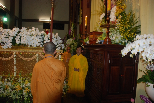 Thầy Tuệ Sỹ, thầy Lê Mạnh Thát cùng đến thọ tang cố HT. Thích Minh Châu