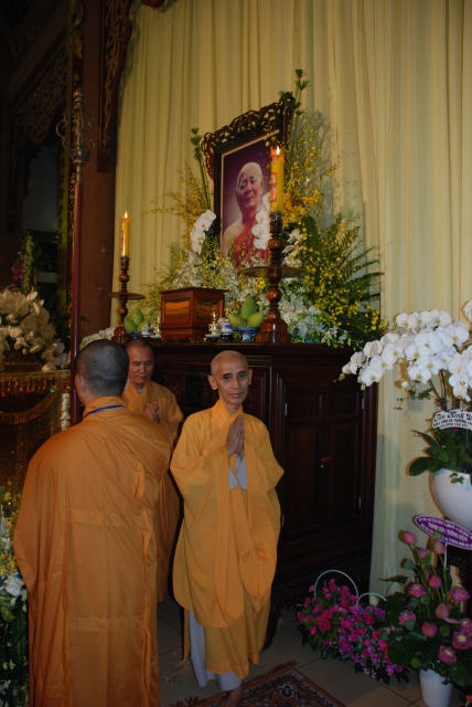 Thầy Tuệ Sỹ, thầy Lê Mạnh Thát cùng đến thọ tang cố HT. Thích Minh Châu