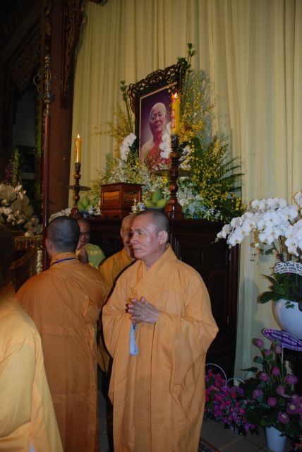 Thầy Tuệ Sỹ, thầy Lê Mạnh Thát cùng đến thọ tang cố HT. Thích Minh Châu