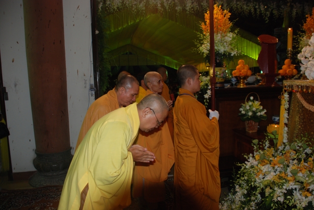 Thầy Tuệ Sỹ, thầy Lê Mạnh Thát cùng đến thọ tang cố HT. Thích Minh Châu