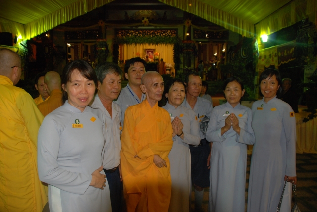 Thầy Tuệ Sỹ, thầy Lê Mạnh Thát cùng đến thọ tang cố HT. Thích Minh Châu