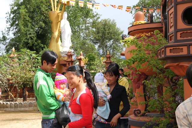 Lễ Vu Lan tại chùa Bửu Minh, Chư Păh – Gia Lai (DL.2012-PL.2556)