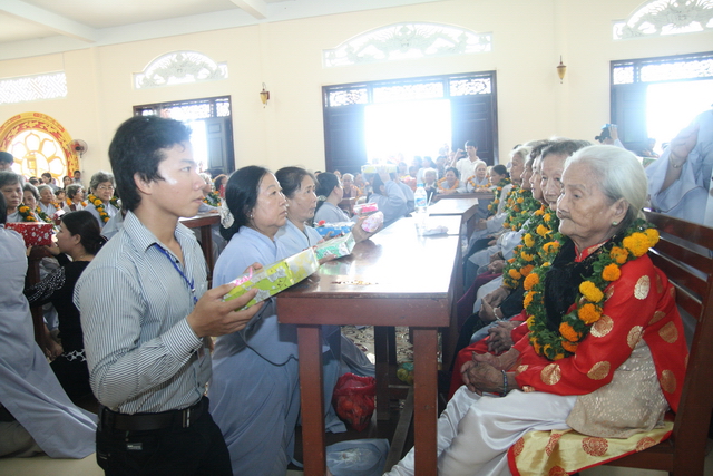 Đồng tháp: Đại lễ Vu lan báo hiếu, mừng thọ cho hơn 200 cụ cao niên