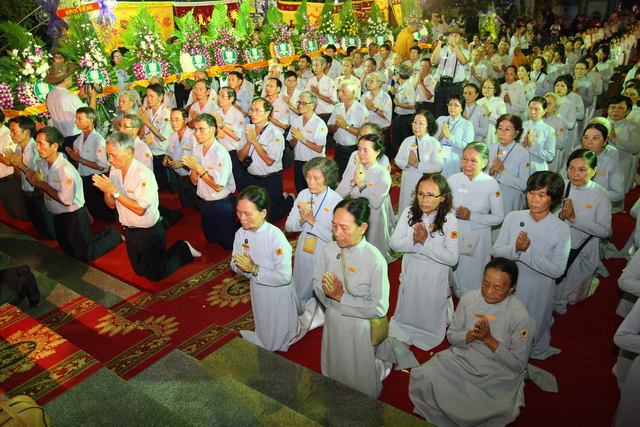 Thầy Tuệ Sỹ, thầy Lê Mạnh Thát cùng đến thọ tang cố HT. Thích Minh Châu