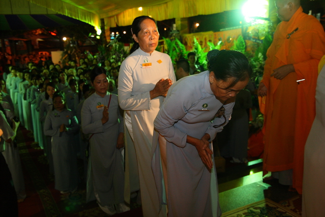 Thầy Tuệ Sỹ, thầy Lê Mạnh Thát cùng đến thọ tang cố HT. Thích Minh Châu