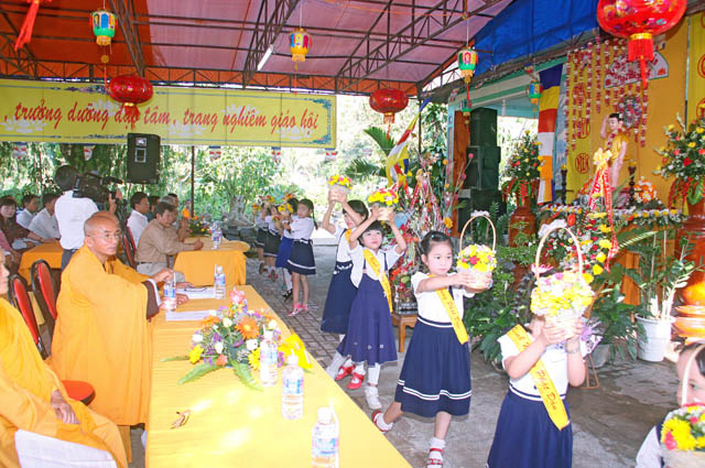 Gia-Lai: Phật Giáo Huyên Đăkpơ-Tổ chức lễ Phật đản
