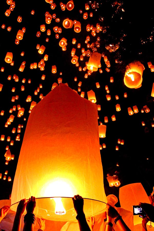 Lung linh sắc đèn hoa lễ hội Loy Krathong