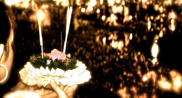 Lung linh sắc đèn hoa lễ hội Loy Krathong