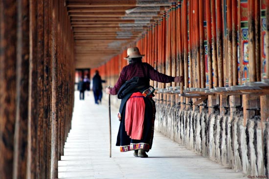Linh thiêng chốn thiền trong màn mây Tây Tạng