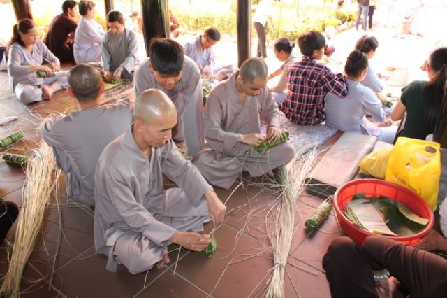 Gói Bánh Tét