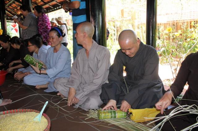 Gói Bánh Tét