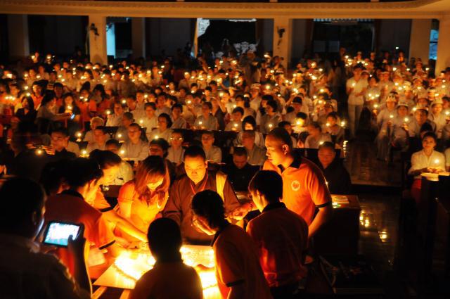 TP.HCM: Hàng ngàn người cùng tham dự chương trình “Giờ trái đất”