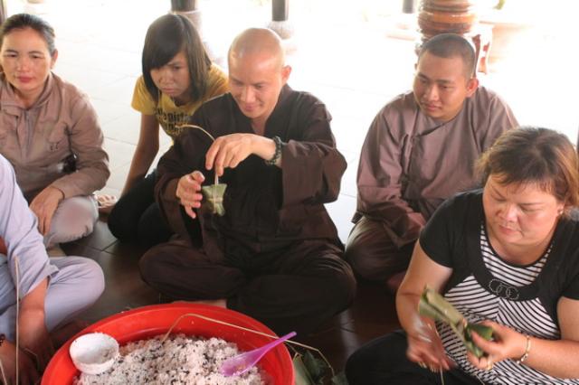 Gói Bánh Tét