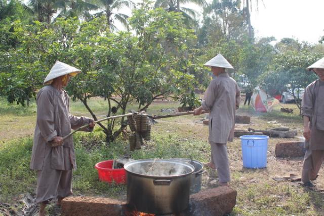 Gói Bánh Tét