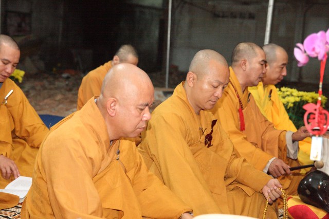 Chùm ảnh: Lễ đón giao thừa xuân Quý Tỵ tại chùa Giác Ngộ