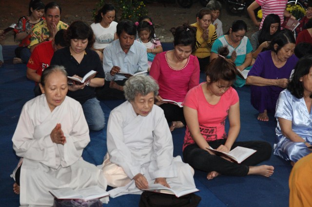 Chùm ảnh: Lễ đón giao thừa xuân Quý Tỵ tại chùa Giác Ngộ