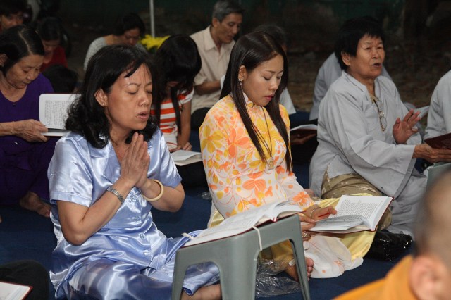 Chùm ảnh: Lễ đón giao thừa xuân Quý Tỵ tại chùa Giác Ngộ