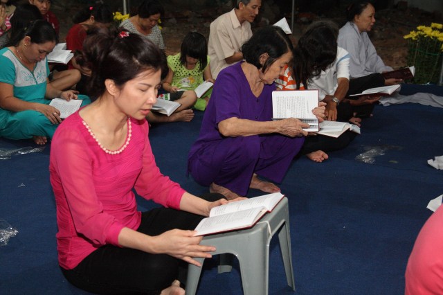 Chùm ảnh: Lễ đón giao thừa xuân Quý Tỵ tại chùa Giác Ngộ