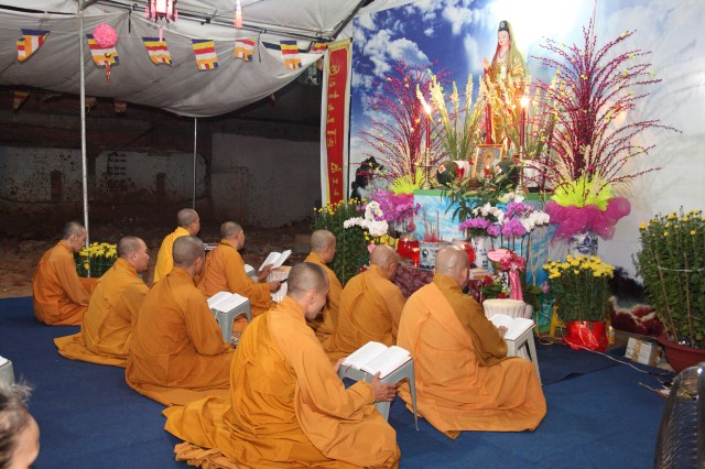 Chùm ảnh: Lễ đón giao thừa xuân Quý Tỵ tại chùa Giác Ngộ