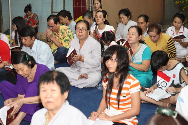 Chùm ảnh: Lễ đón giao thừa xuân Quý Tỵ tại chùa Giác Ngộ