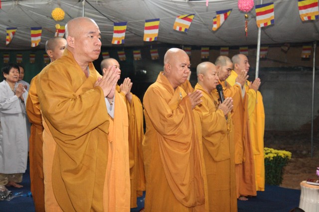 Chùm ảnh: Lễ đón giao thừa xuân Quý Tỵ tại chùa Giác Ngộ