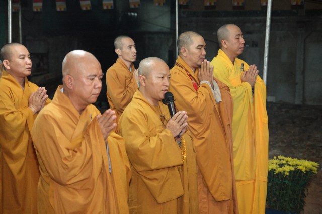 Chùm ảnh: Lễ đón giao thừa xuân Quý Tỵ tại chùa Giác Ngộ