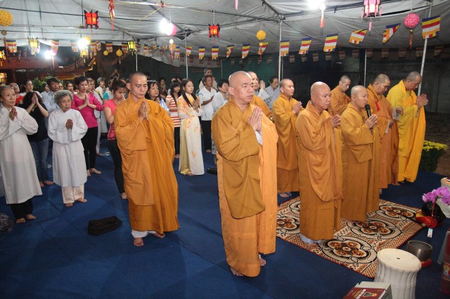 Chùm ảnh: Lễ đón giao thừa xuân Quý Tỵ tại chùa Giác Ngộ